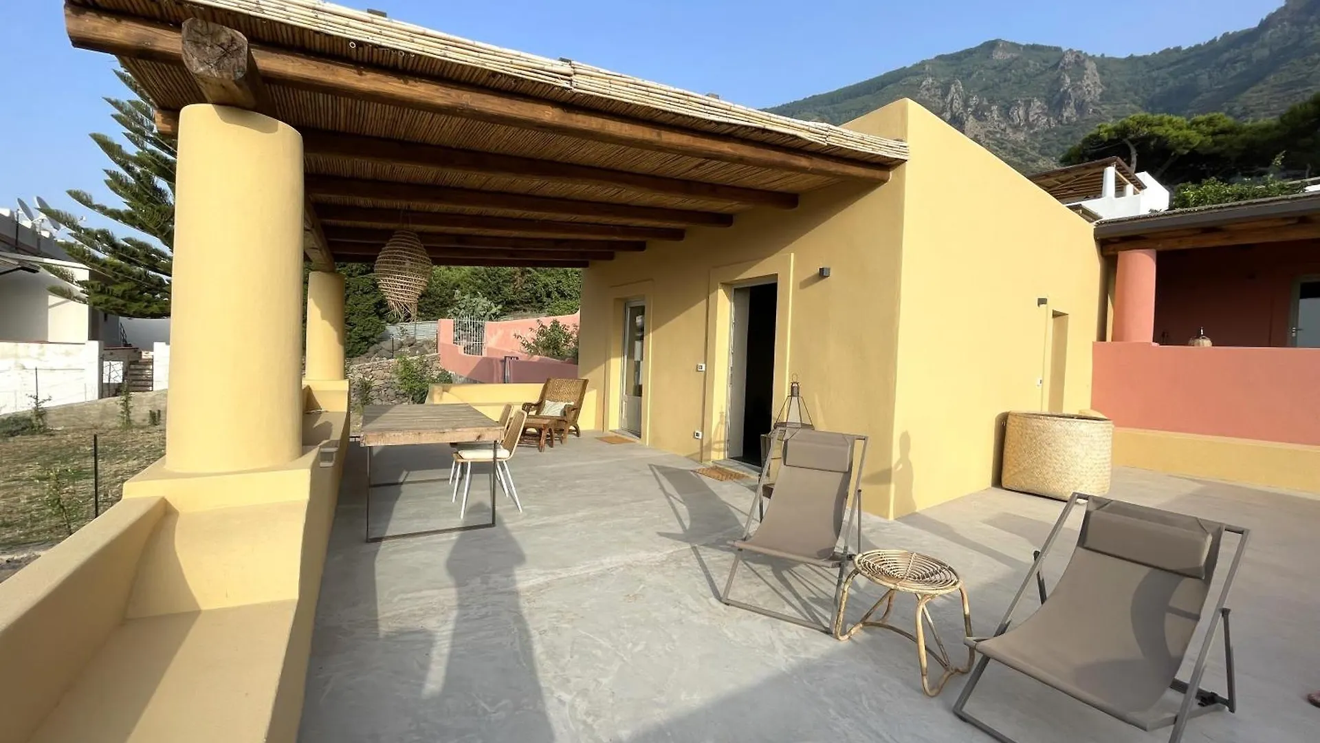 La Casuzza - Garden And Terrace Sea View Villa Malfa  Italië