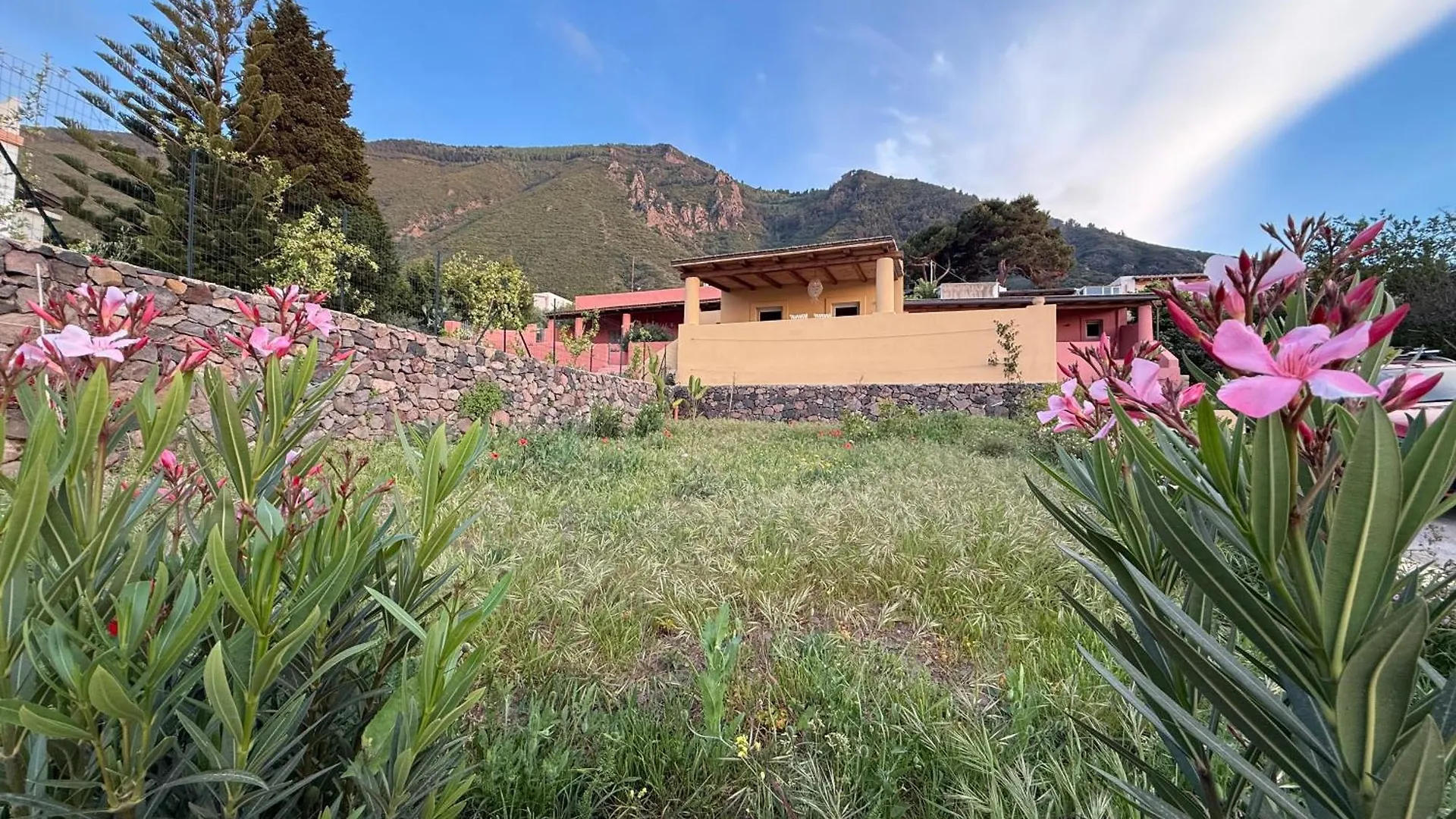Holiday home La Casuzza - Garden And Terrace Sea View Villa Malfa